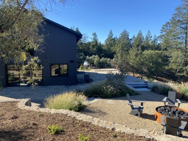 Modern exterior - pool and patio - Howard Construction Inc.